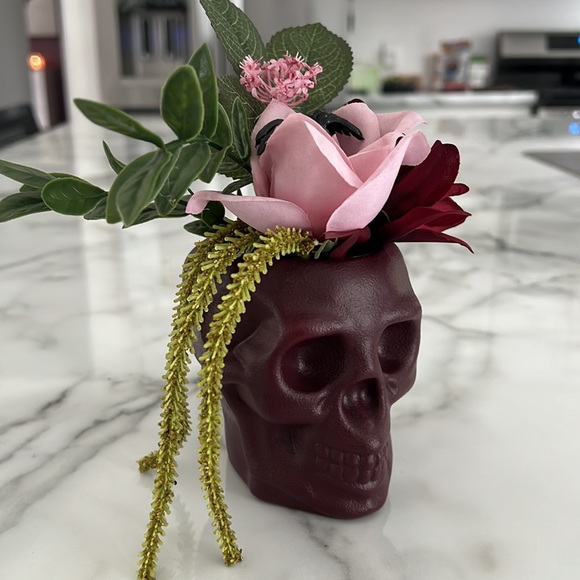 Target Bullseye 2023 - NWT - Faux Fall Bouquet in Skull Vase - Picture 5 of 8